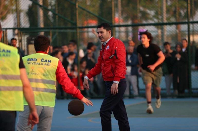 Bakan Kurum gençlerle basketbol oynadı