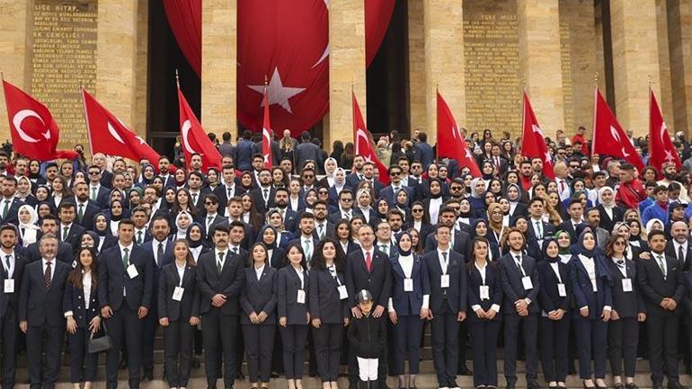 19 Mayıs Atatürkü Anma, Gençlik ve Spor Bayramı tüm yurtta kutlanıyor