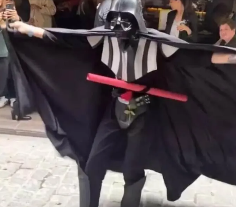 Birce Akalaydan Darth Vader kostümü