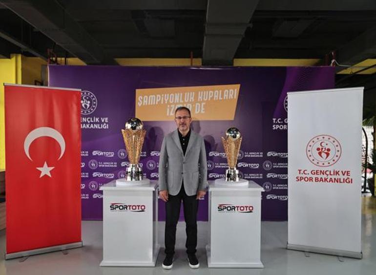 Bakan Kasapoğlu şampiyonluk kupalarını İzmirde tanıttı