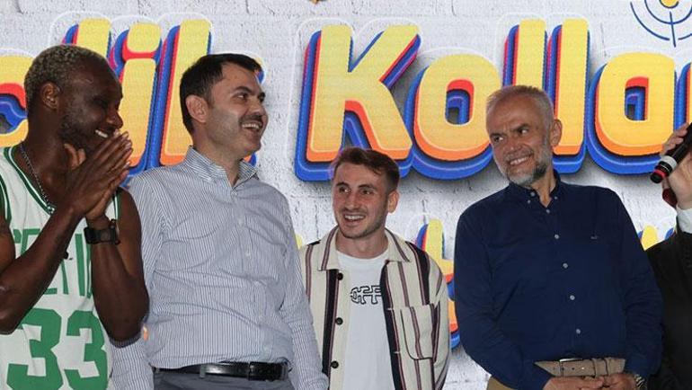 Bakan Kurum, Çekmeköyde ünlü futbolcularla bir araya geldi