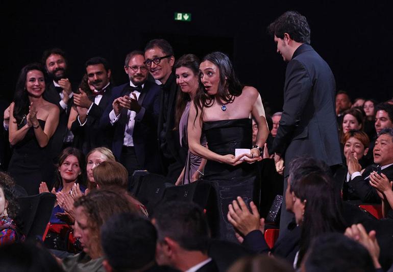 76ncı Cannes Film Festivalinde En İyi Kadın Oyuncu ödülü Merve Dizdara