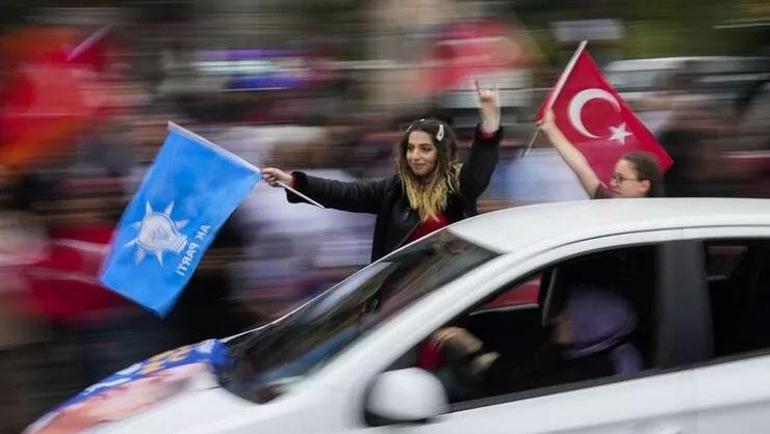 Türkiye manşetlerden düşmüyor... Yunan gazete Erdoğanın başarısının sırrını açıkladı