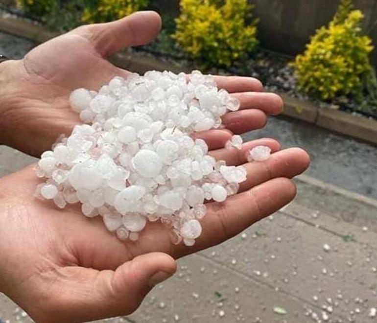 Malatya’da ceviz büyüklüğünde dolu yağdı