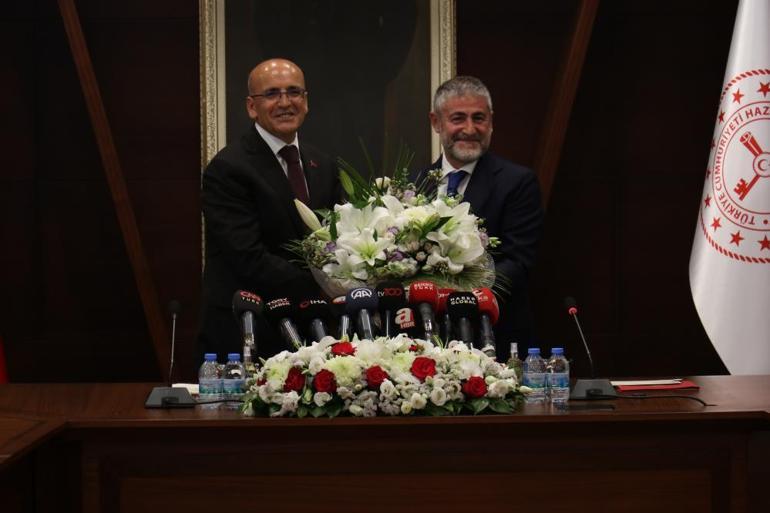 Ekonomide yeni dönem Mehmet Şimşek, Hazine ve Maliye Bakanlığı görevini devraldı