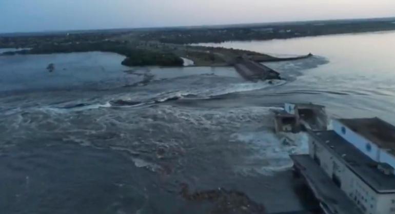 Rusya, Kakhovkada barajı yıktı Herson’da tahliyeler başladı