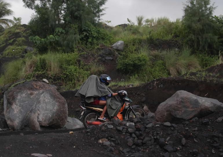 Mayon Yanardağı çevresinde 13 bin kişi tahliye edildi