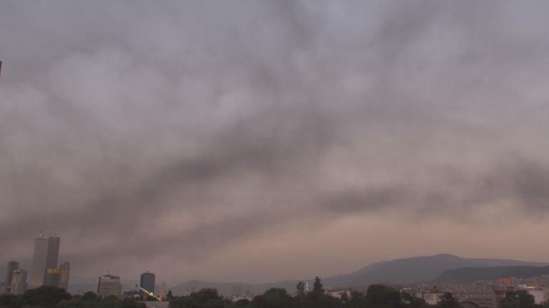 Manisa’daki yangının kara dumanları İzmir’i kapladı