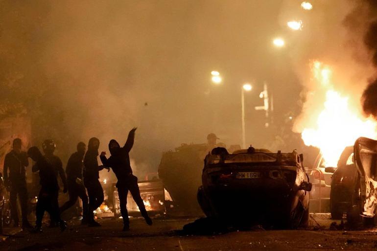 Fransa alev alev Protestolar giderek büyüyor