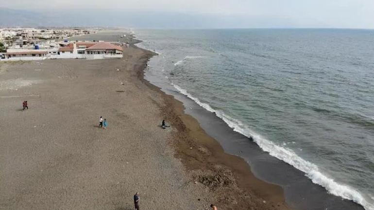 Türkiye’nin en uzun sahilinde sessiz bayram Enkaz kent Hatay bayramda boş kaldı