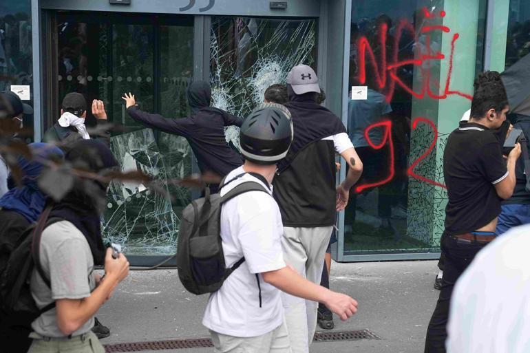 İşte Fransadaki protestoların arka planı Türk göçmenler: Esas sorun çok farklı