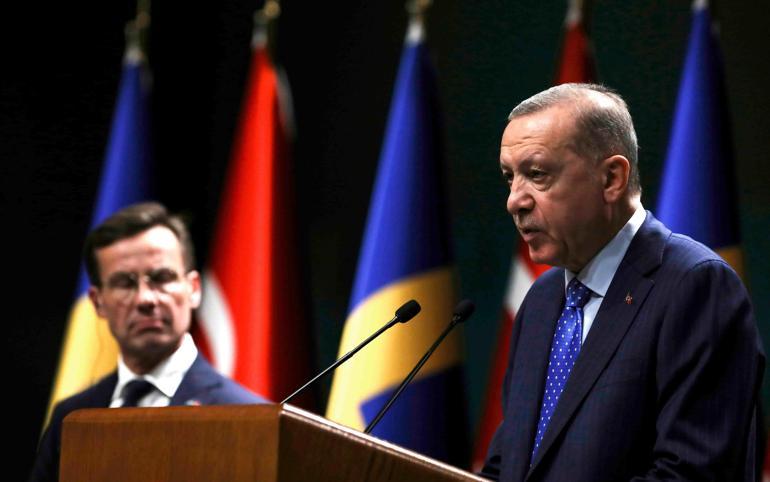 NATO zirvesi öncesi Türkiye yine dünya manşetlerinde Miçotakis detayı