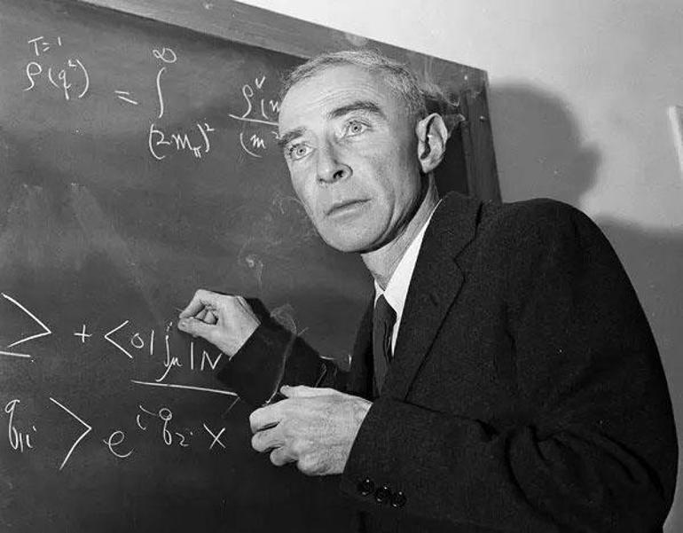 Hayatını yazmak bile 25 yıl aldı Tarihi değiştiren fizikçi: Oppenheimer