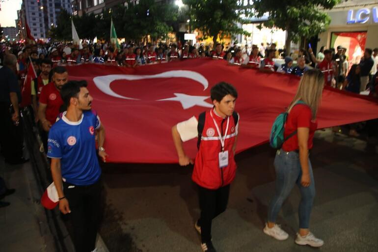 Türkiye, 15 Temmuz şehitlerini unutmadı Yurtta duygulandıran görüntüler