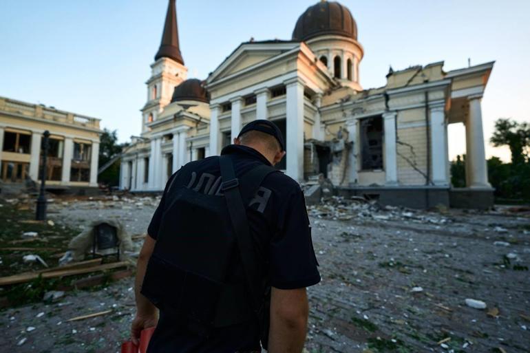 Rusya Odessaya saldırdı Tarihi katedral yerle bir oldu