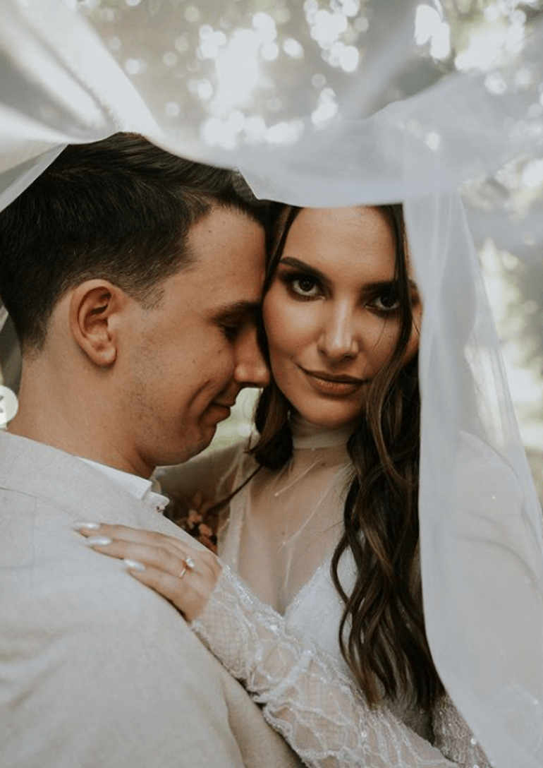 Oyuncu Başak Güröz ile Canberk Türkeç evlendi