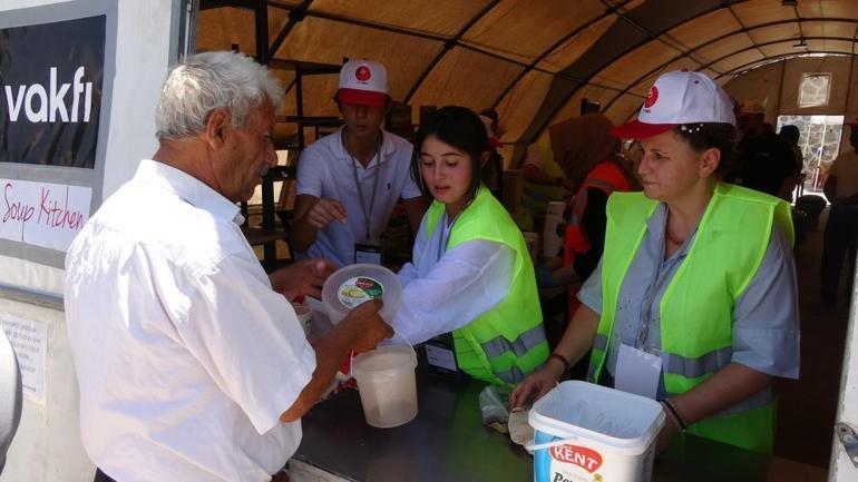 ABD’de yaşayan Hilal toplanan 2 milyon TL’lik yardımı depremzedelere ulaştırdı