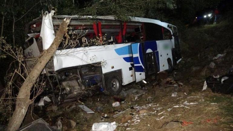 Yozgatta katliam gibi kaza Yolcu otobüsü şarampole uçtu: 12 kişi hayatını kaybetti, kimlikleri belli oldu