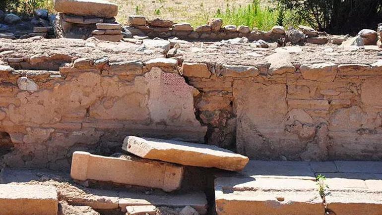 Türkiyede bir fay hattı daha bulundu Antik kent kazılarında tespit edildi