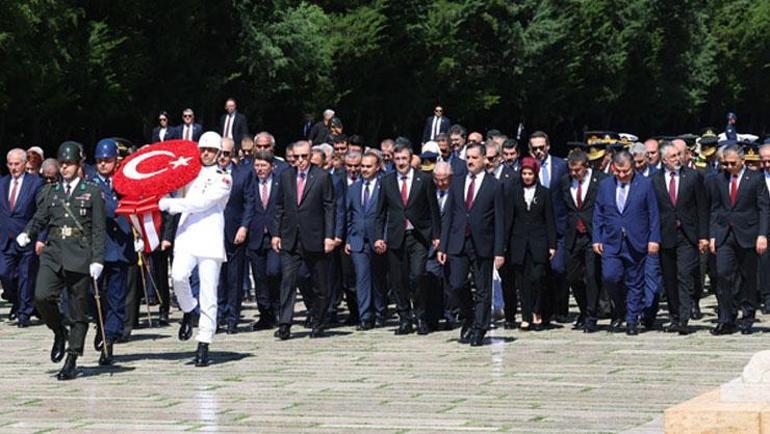 30 Ağustos Zafer Bayramı dolayısıyla devlet erkanı Anıtkabiri ziyaret etti