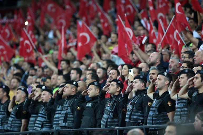Türkiye Ermenistan karşısında 1  puanı son dakikada kurtardı