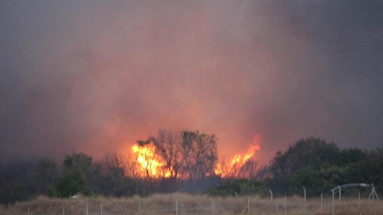 Çanakkale’nin Gelibolu ilçesinde maki yangını ormanlık alana sıçradı