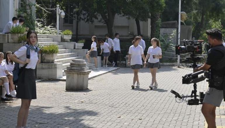 Dönence ’deki Gülce karakterinin okul sahneleri Atatürk’ün ziyaret ettiği Namık Kemal Lisesi’nde çekildi