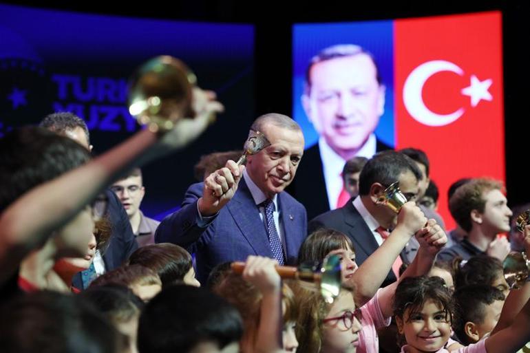 Cumhurbaşkanı Erdoğandan iki müjde Ek ders ücretleri ve burslar artıyor