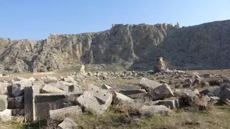Adanada 7 bin 500 yıllık Anavarza Antik Kentinde hazine heyecanı