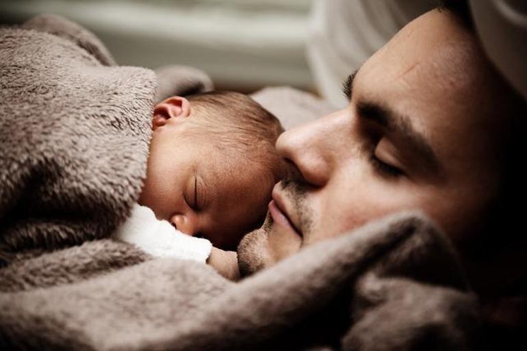 Baba olamamak erkeklerin psikolojisini olumsuz etkiliyor