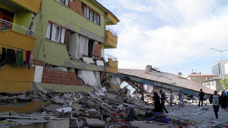 Depremin 12.yılı Vanda hayatını kaybeden 644 kişi anıldı