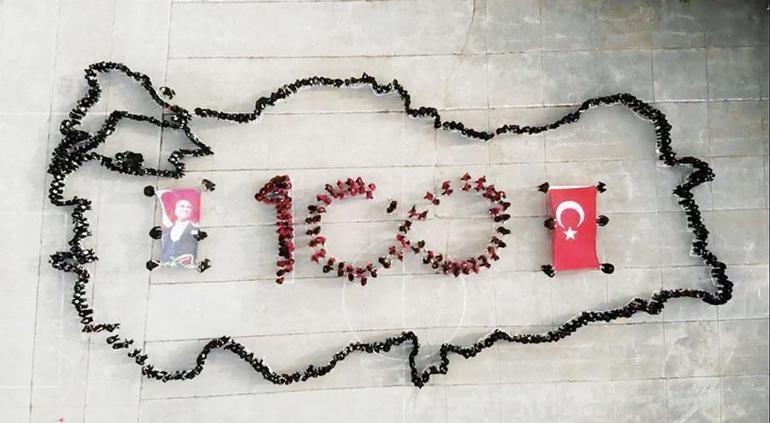 100 yıllık çınar, gölgesinde millet var Cumhuriyet Bayramımız kutlu olsun