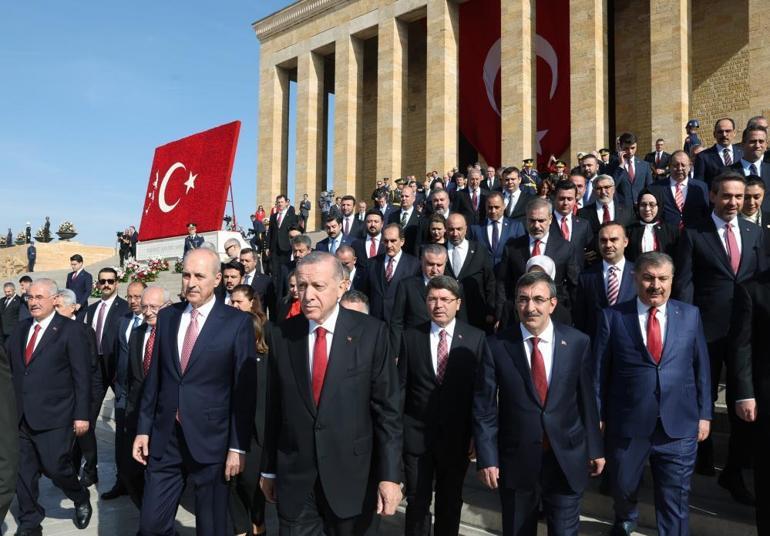Anıtkabirde 100üncü yıl mesajı Cumhurbaşkanı Erdoğan: Cumhuriyetimiz, hiç olmadığı kadar güvendedir