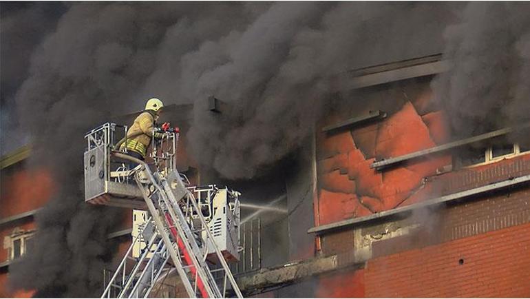 Başakşehirdeki sanayi sitesinde korkutan yangın