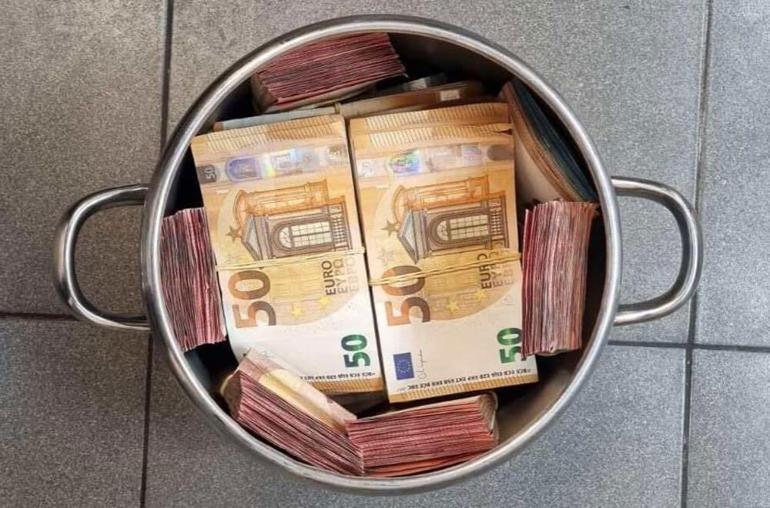 Tencere içinden balya balya para çıktı Eurolara hemen el koyuldu