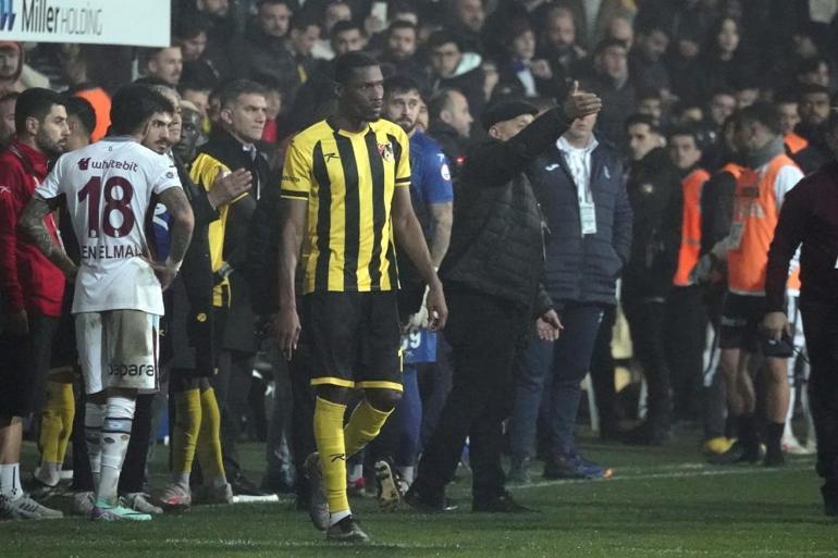 Ecmel Faik Sarıalioğlu takımını sahadan çekti Peki İstanbulspor ne ceza alacak