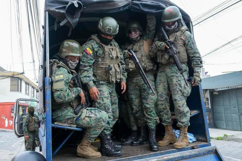 Çete üyeleri kontrol çıktı, 2 ülke OHAL ilan etti Ekvador’da mahkumlar polisleri rehin aldı