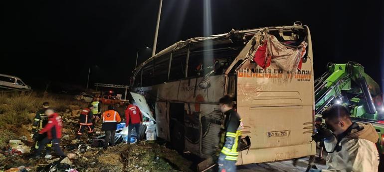 Mersinde yolcu otobüsü devrildi: 9 ölü, 30 yaralı Görüntüler ortaya çıktı, şoförden ölümcül hata