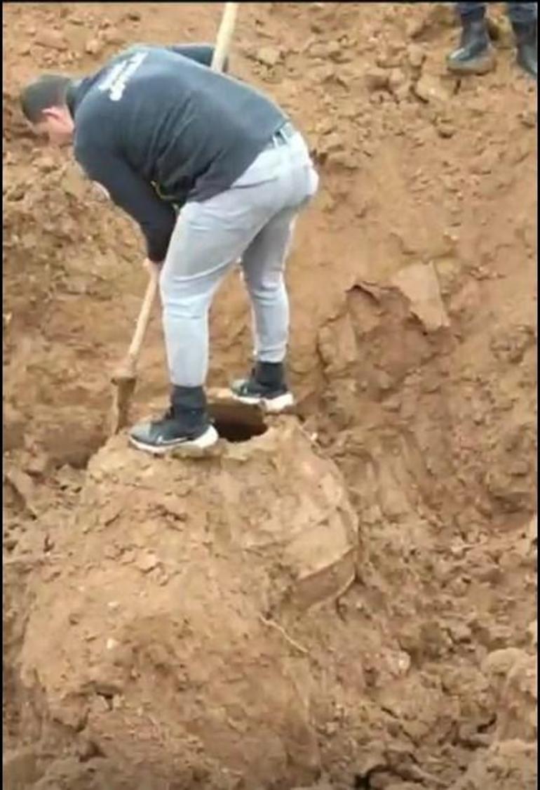 Tarlada 1 metrelik küp bulundu Çiftçinin ayağına takılınca ortaya çıktı