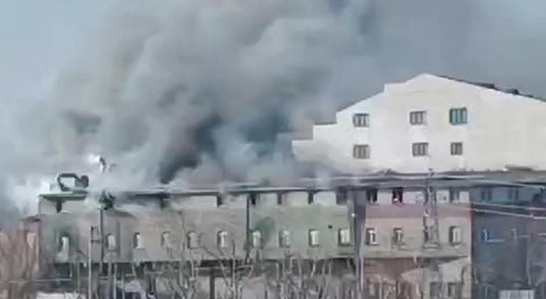 Sultangazide yangın İtfaiye ekipleri müdahale ederken patlama oldu