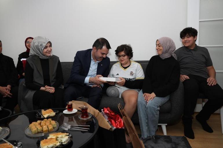 İBB Başkan Adayı Murat Kurumdan depremzede aileye ziyaret