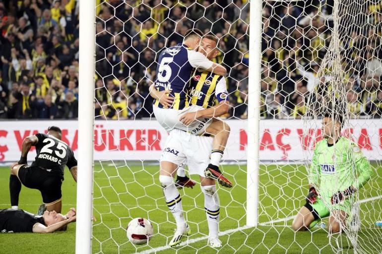 Fenerbahçeye Alanyaspordan çelme Zirve el değiştirdi