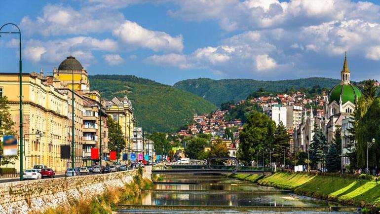 Vizesiz Bosna Hersek Saraybosnayı ikiye bölen pusula: Bir tarafta Osmanlı diğer tarafta Avrupa mimarisi