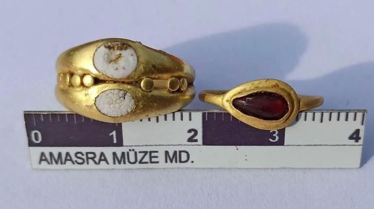 Dozerin kepçesine takıldı: Altın küpe, yüzük ve kandil bulundu