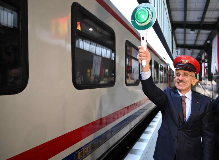 Türkiye turistik treni sevdi Ulaştırma ve Altyapı Bakanı Uraloğlu: Turistik Doğu Ekspresi toplam 84 tren seferi yaptı