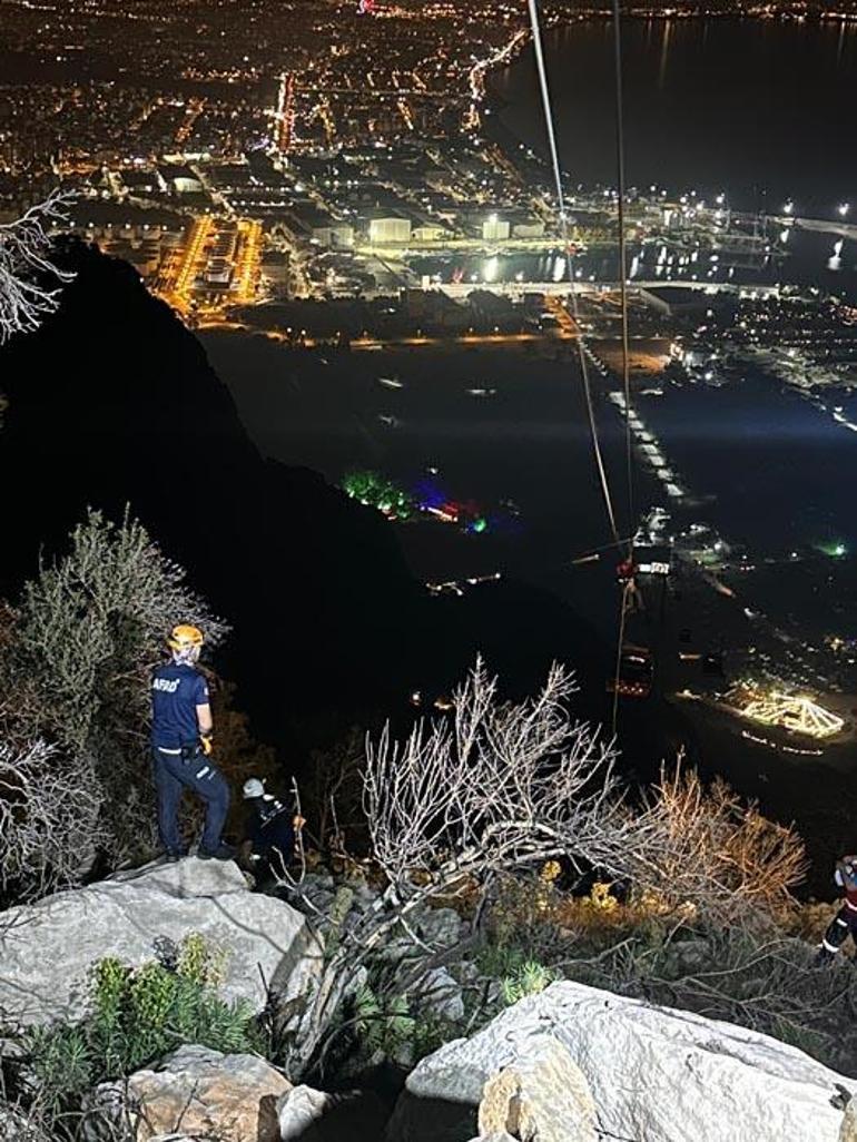 Antalya’da teleferik kabininin tabanı koptu; 1 kişi öldü, 43 kişiyi kurtarma çalışmaları devam ediyor