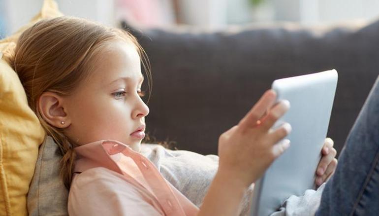 Çocukları sosyal medyanın zararlarından en etkili şekilde nasıl koruyabiliriz