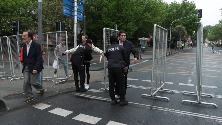 İstanbulda 1 Mayıs hareketliliği Taksime geçişlere izin verilmedi, Saraçhanede arbede yaşandı, 210 kişi gözaltına alındı
