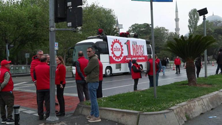 İstanbulda 1 Mayıs hareketliliği Taksime geçişlere izin verilmedi, Saraçhanede arbede yaşandı, 210 kişi gözaltına alındı