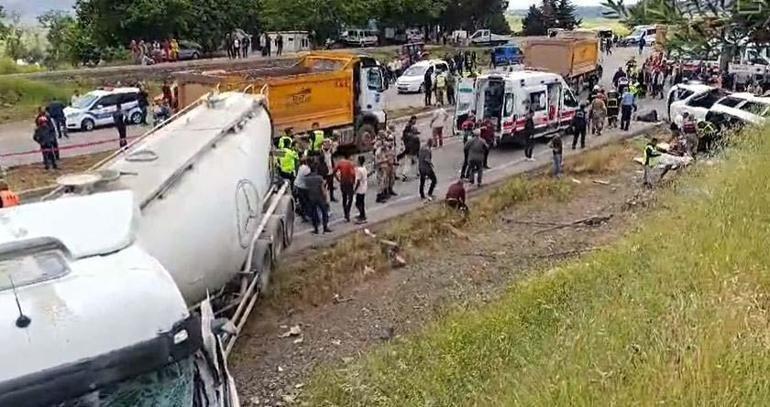 Gaziantepte kaza TIR ve minibüs çarpıştı, 8 kişi yaşamını yitirdi
